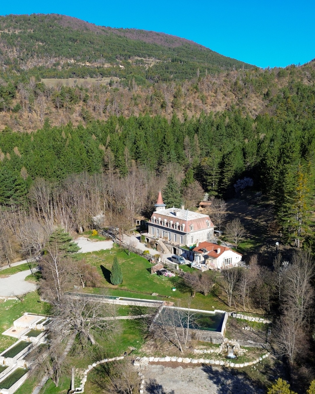 Photo by Château le Beylon | Chambres d’hôtes dans les Hautes-Alpes ⛰️ on June 21, 2025.